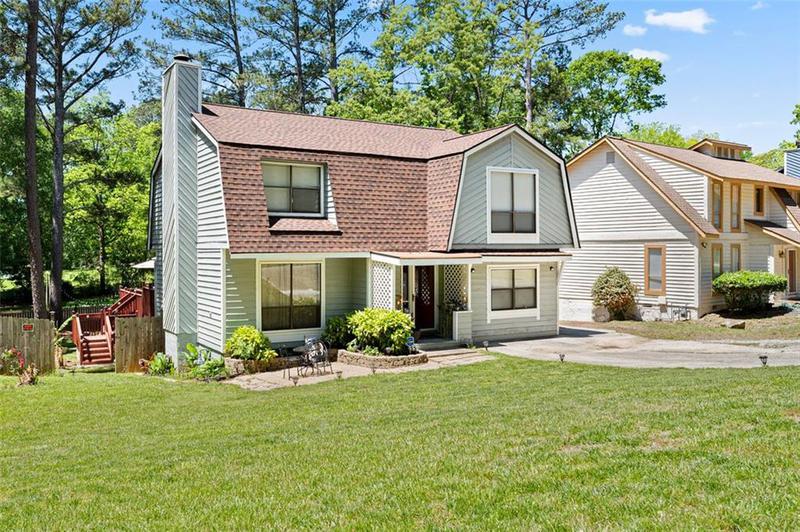 Image for property 884 FOX CHASE Lane, Riverdale, GA 30296