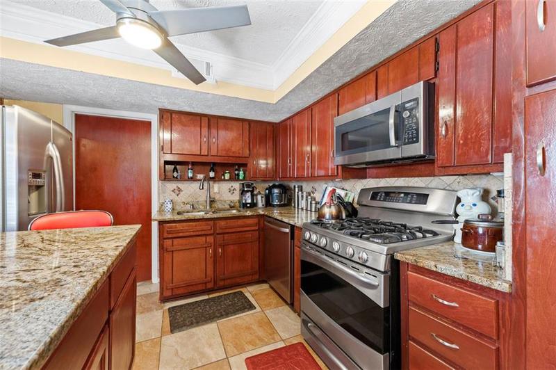 Image for property 884 FOX CHASE Lane, Riverdale, GA 30296