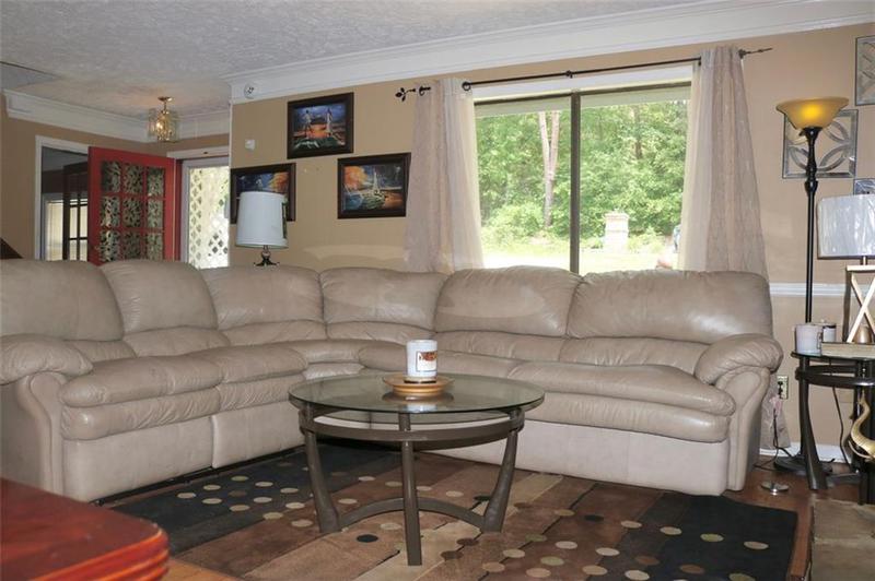 Image for property 884 FOX CHASE Lane, Riverdale, GA 30296