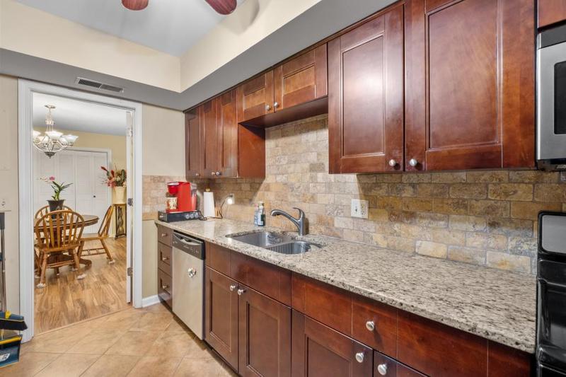 Image for property 6851 Roswell Road B15, Sandy Springs, GA 30328