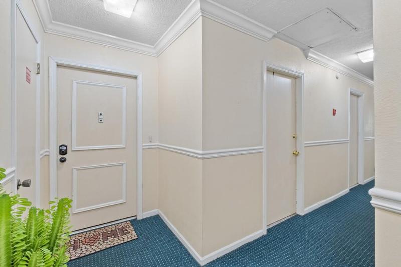 Image for property 6851 Roswell Road B15, Sandy Springs, GA 30328