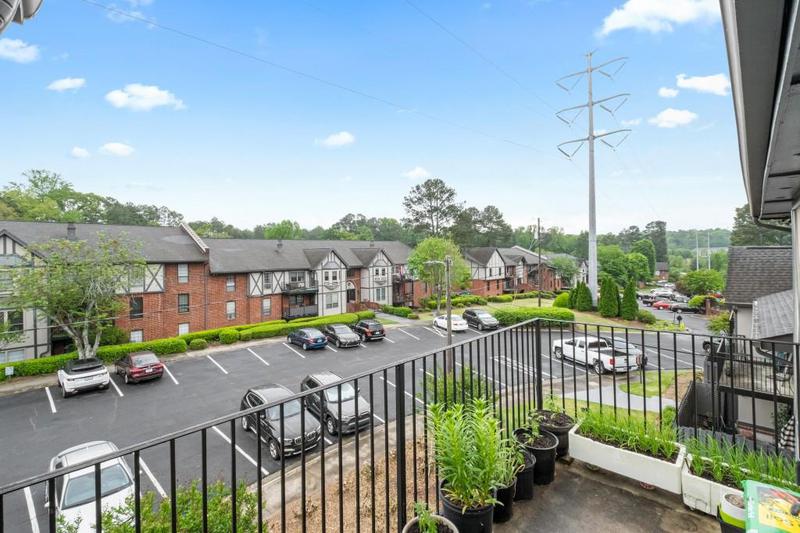 Image for property 6851 Roswell Road B15, Sandy Springs, GA 30328