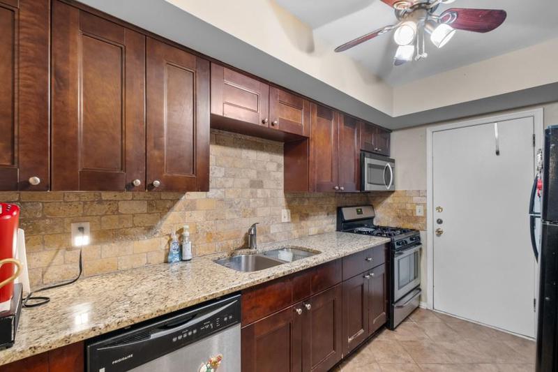 Image for property 6851 Roswell Road B15, Sandy Springs, GA 30328
