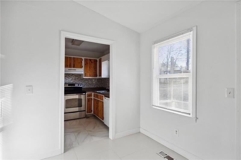 Image for property 65 Hickory Circle, Carrollton, GA 30116