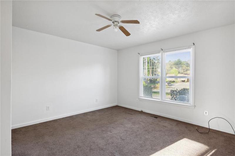 Image for property 65 Hickory Circle, Carrollton, GA 30116
