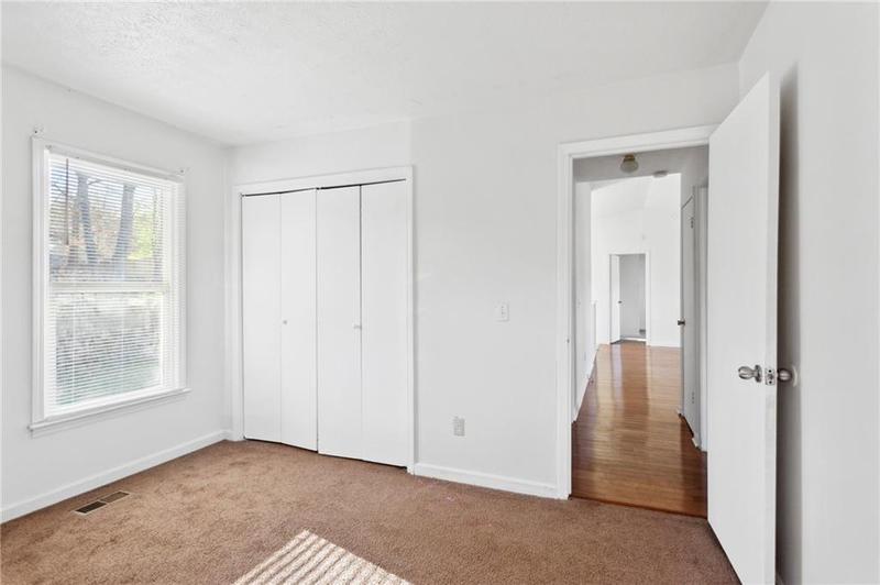Image for property 65 Hickory Circle, Carrollton, GA 30116