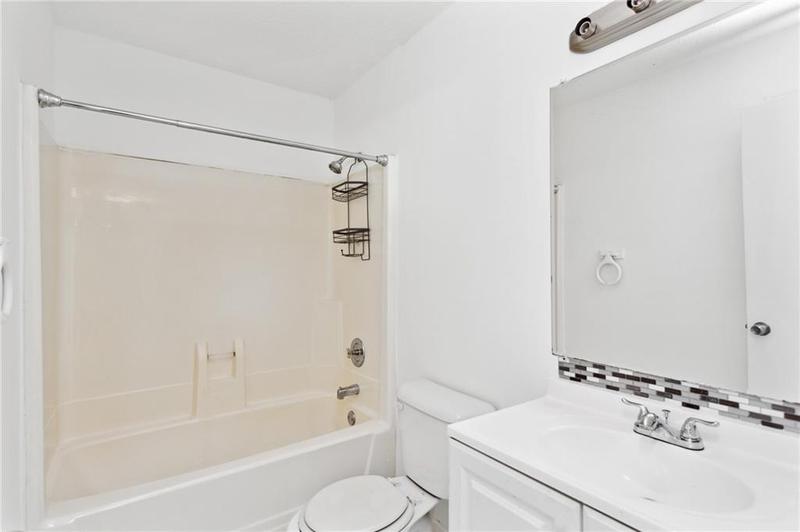 Image for property 65 Hickory Circle, Carrollton, GA 30116