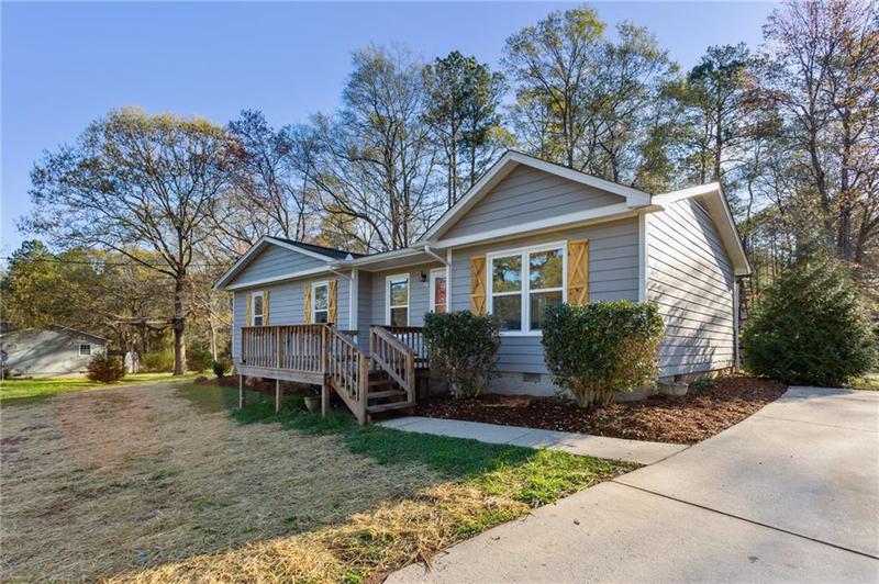 Image for property 65 Hickory Circle, Carrollton, GA 30116