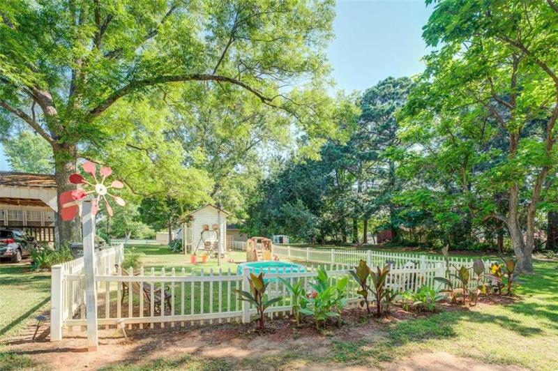 Image for property 10661 Flat Shoals Road, Covington, GA 30016