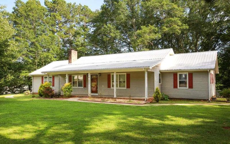 Image for property 290 Timber Ridge Trail, Carrollton, GA 30117