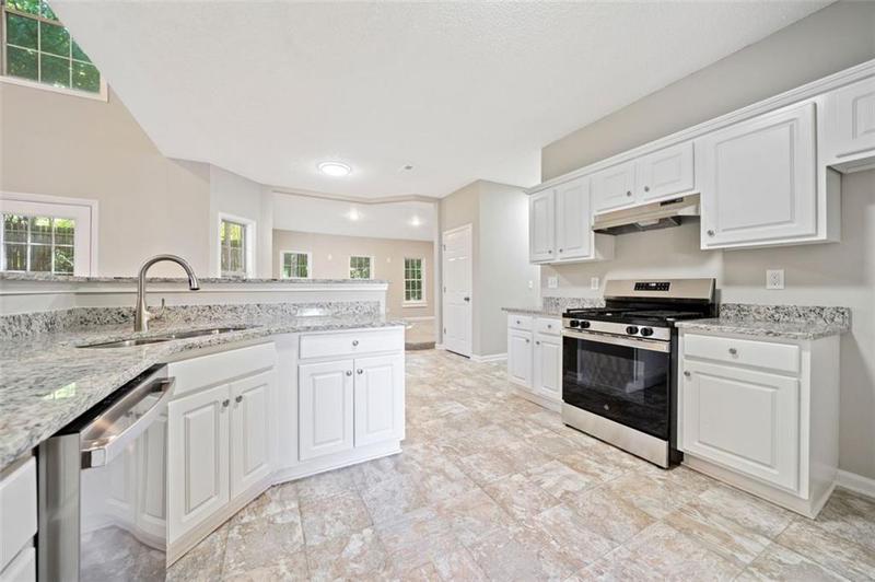 Image for property 5820 BROADLEAF Way, Atlanta, GA 30349