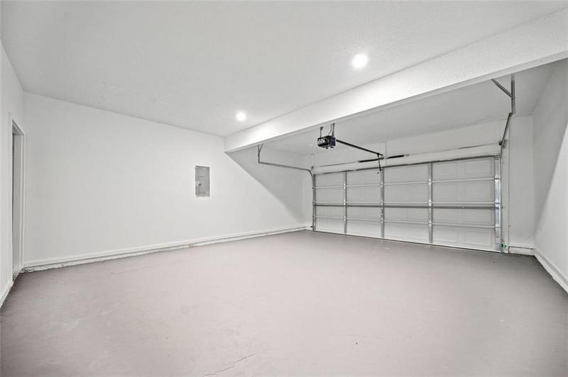 Image for property 5820 BROADLEAF Way, Atlanta, GA 30349