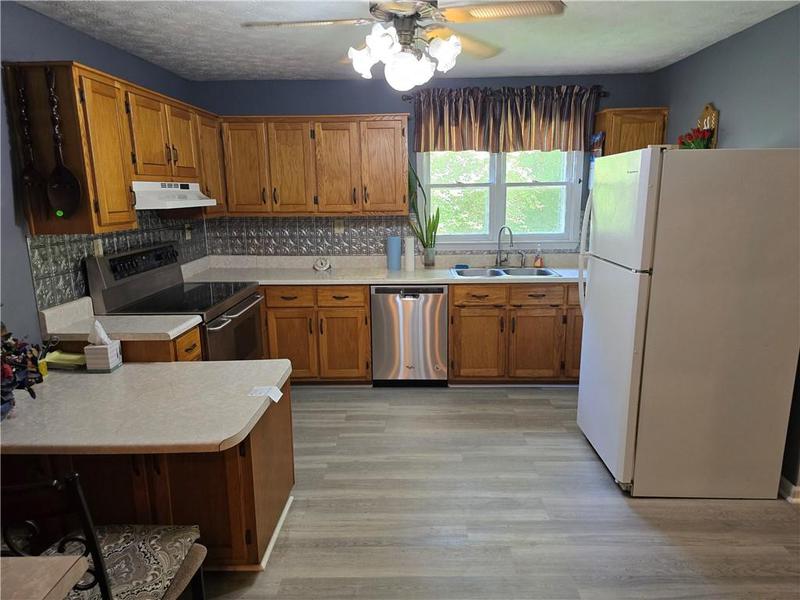 Image for property 11953 Henderson Mountain Road, Fairmount, GA 30139
