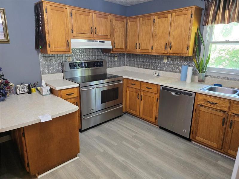 Image for property 11953 Henderson Mountain Road, Fairmount, GA 30139