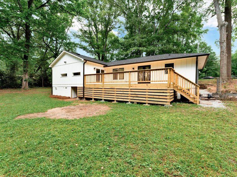 Image for property 5840 CRABAPPLE Drive, Mableton, GA 30126