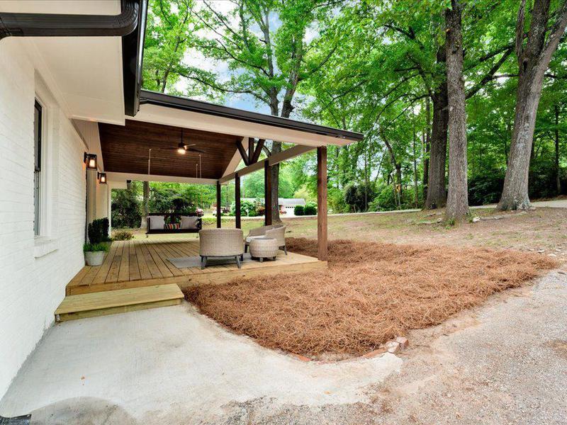 Image for property 5840 CRABAPPLE Drive, Mableton, GA 30126