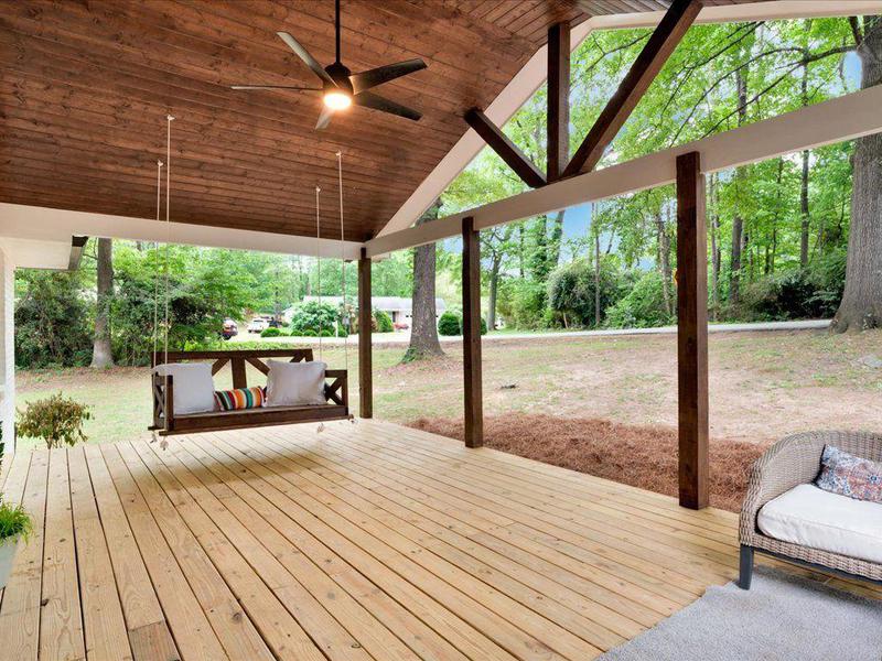 Image for property 5840 CRABAPPLE Drive, Mableton, GA 30126