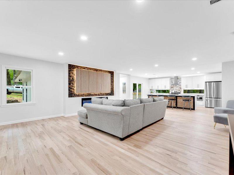 Image for property 5840 CRABAPPLE Drive, Mableton, GA 30126