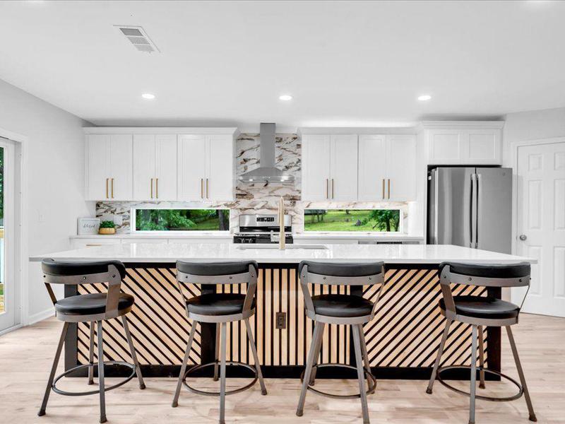 Image for property 5840 CRABAPPLE Drive, Mableton, GA 30126