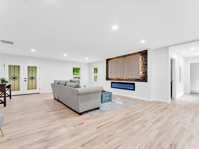 Image for property 5840 CRABAPPLE Drive, Mableton, GA 30126