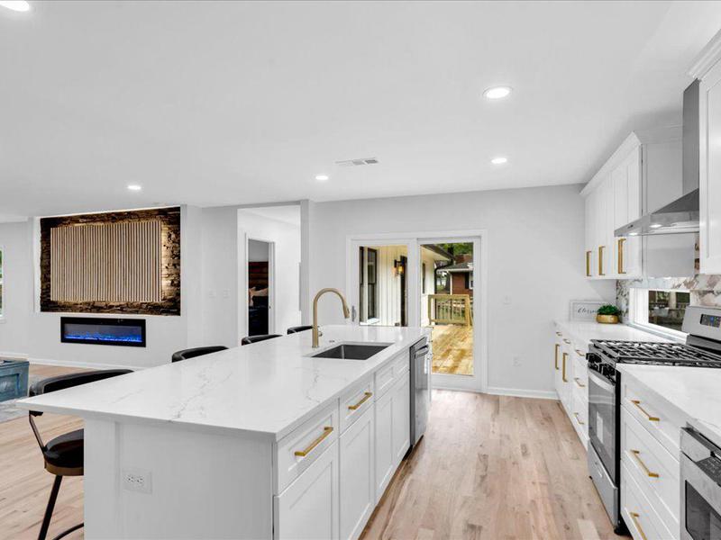 Image for property 5840 CRABAPPLE Drive, Mableton, GA 30126