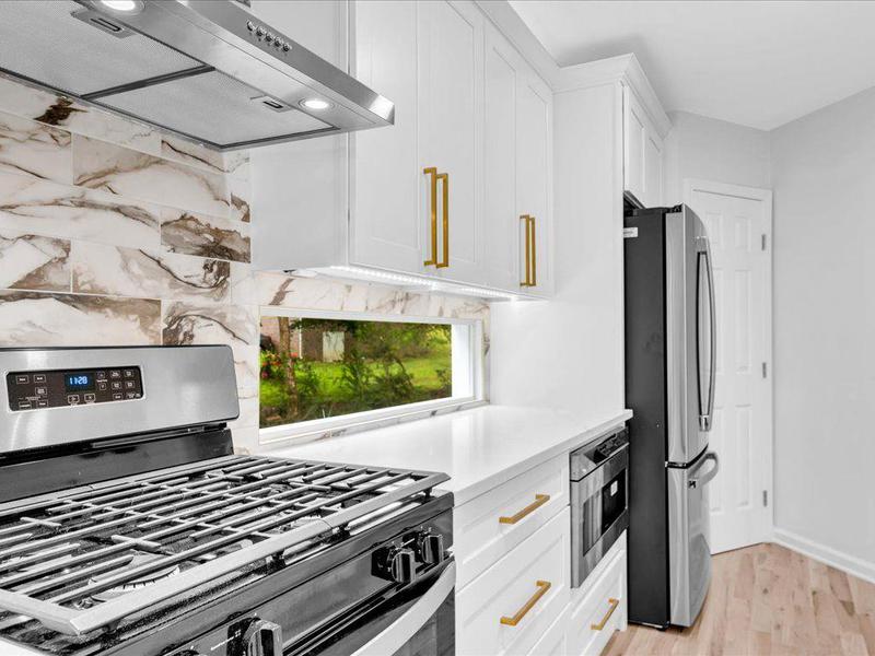 Image for property 5840 CRABAPPLE Drive, Mableton, GA 30126