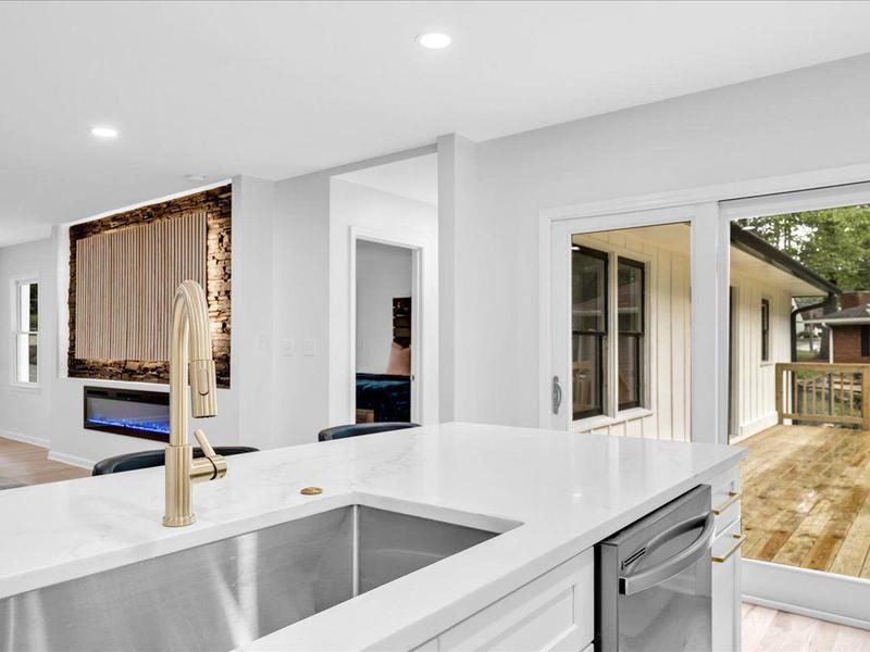 Image for property 5840 CRABAPPLE Drive, Mableton, GA 30126