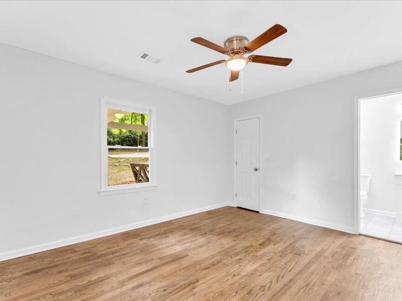 Image for property 5840 CRABAPPLE Drive, Mableton, GA 30126