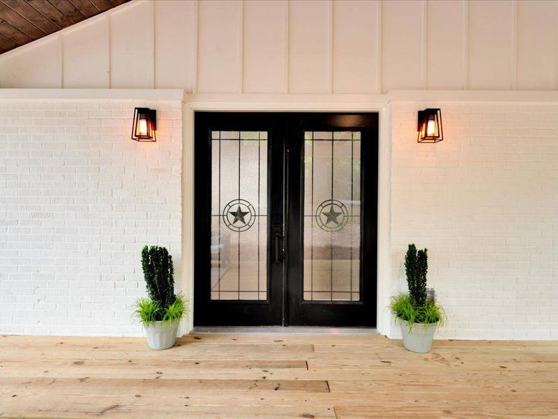 Image for property 5840 CRABAPPLE Drive, Mableton, GA 30126