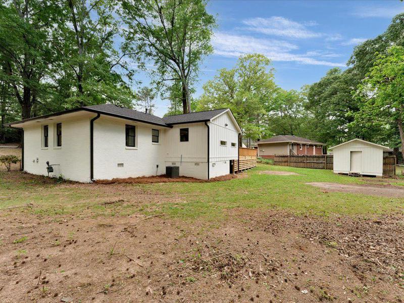 Image for property 5840 CRABAPPLE Drive, Mableton, GA 30126