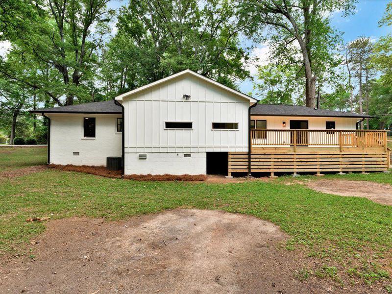 Image for property 5840 CRABAPPLE Drive, Mableton, GA 30126