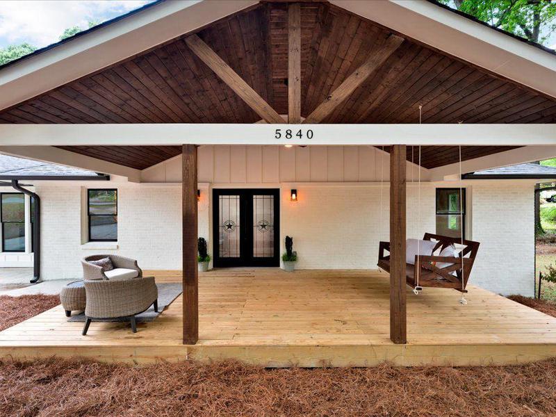 Image for property 5840 CRABAPPLE Drive, Mableton, GA 30126