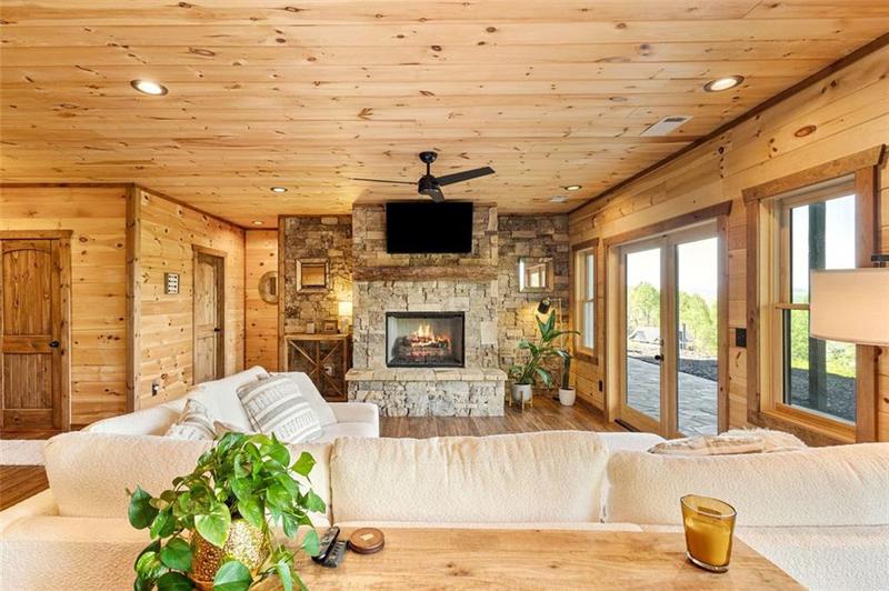 Image for property 95 Upper Ridge Trail, Morganton, GA 30560