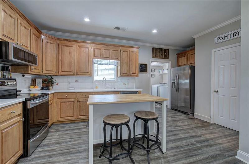 Image for property 414 Manor Way, Cartersville, GA 30120
