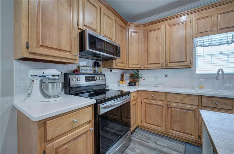 Image for property 414 Manor Way, Cartersville, GA 30120
