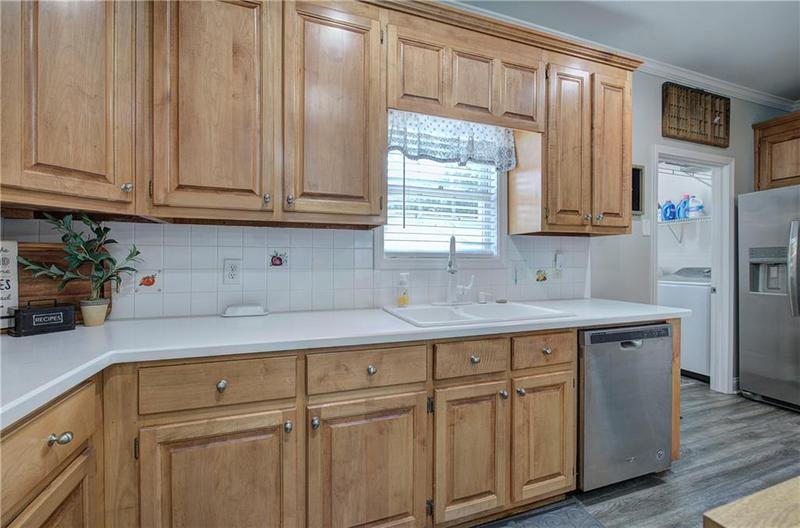 Image for property 414 Manor Way, Cartersville, GA 30120