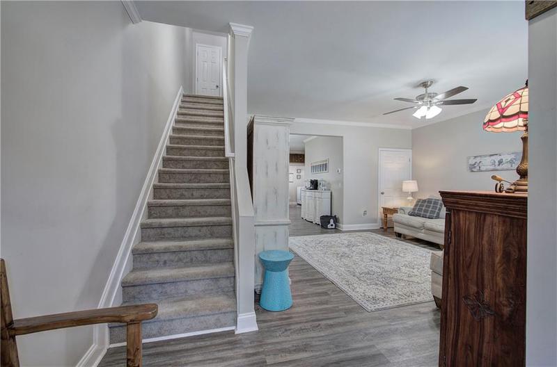 Image for property 414 Manor Way, Cartersville, GA 30120