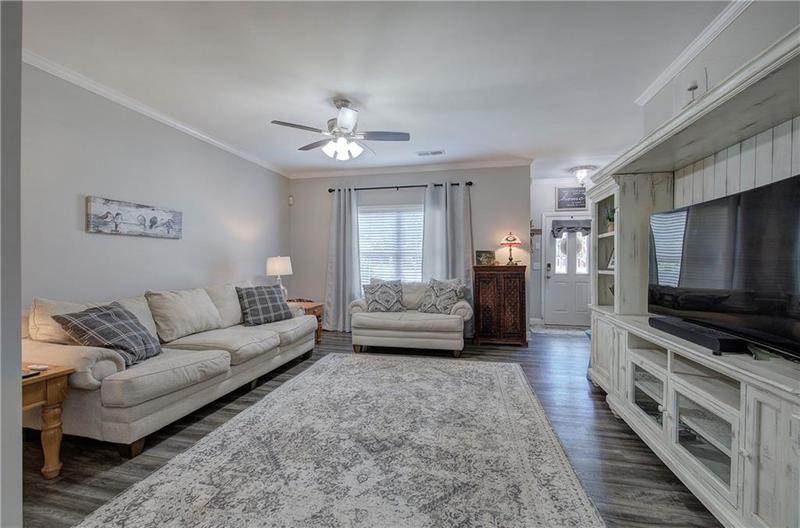 Image for property 414 Manor Way, Cartersville, GA 30120