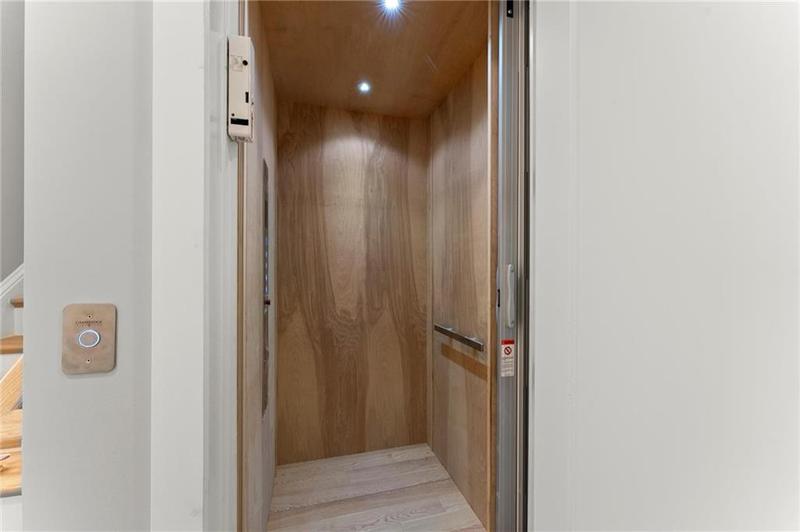 Image for property 1420 Coretta Bend, Atlanta, GA 30318