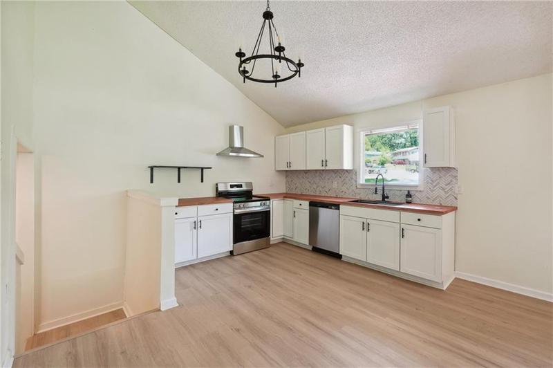 Image for property 8915 Creekwood Court, Riverdale, GA 30274