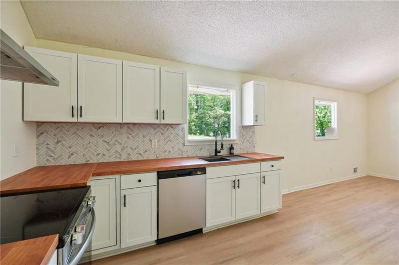 Image for property 8915 Creekwood Court, Riverdale, GA 30274