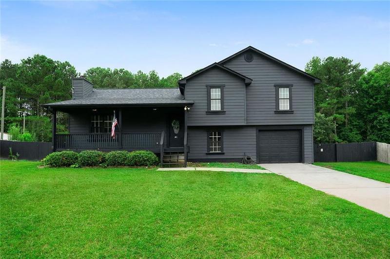 Image for property 206 Eagle Watch Drive, Carrollton, GA 30117