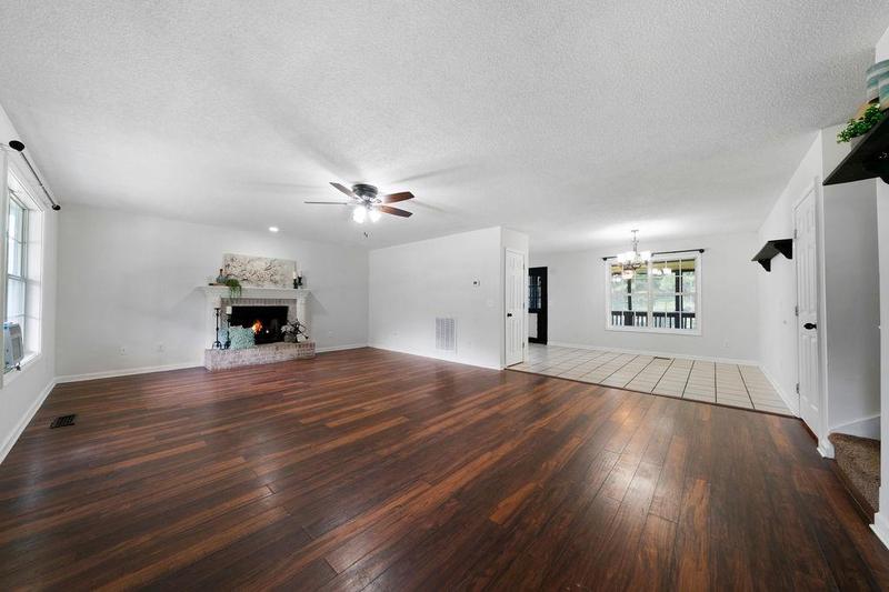 Image for property 206 Eagle Watch Drive, Carrollton, GA 30117
