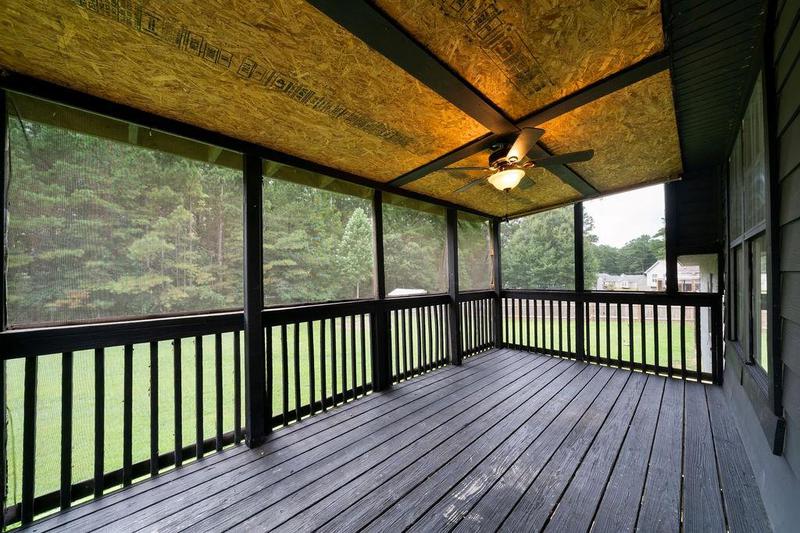 Image for property 206 Eagle Watch Drive, Carrollton, GA 30117