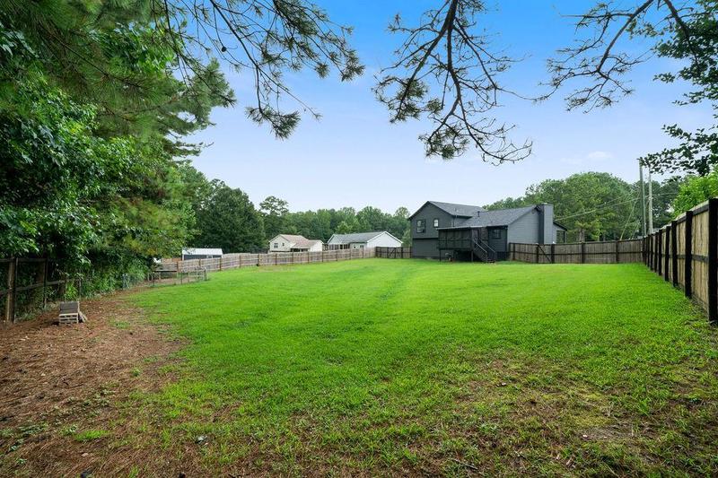 Image for property 206 Eagle Watch Drive, Carrollton, GA 30117