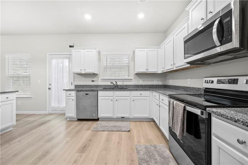 Image for property 305 Quail Forest Circle, Toccoa, GA 30577