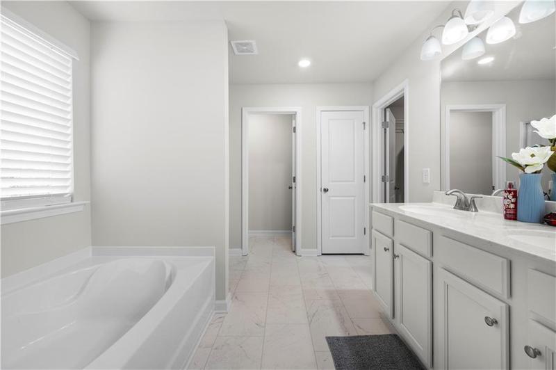 Image for property 305 Quail Forest Circle, Toccoa, GA 30577