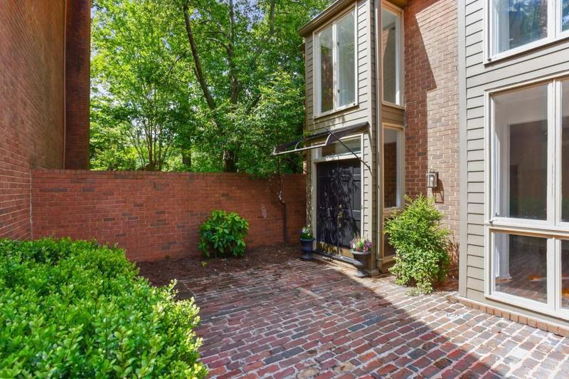 Image for property 49 Willow Glen, Atlanta, GA 30342
