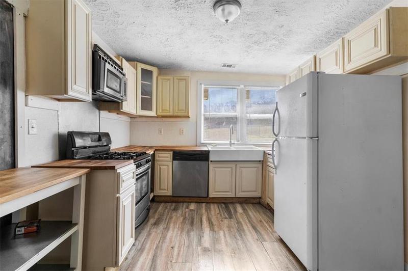 Image for property 602 Lake Avenue, Atlanta, GA 30318