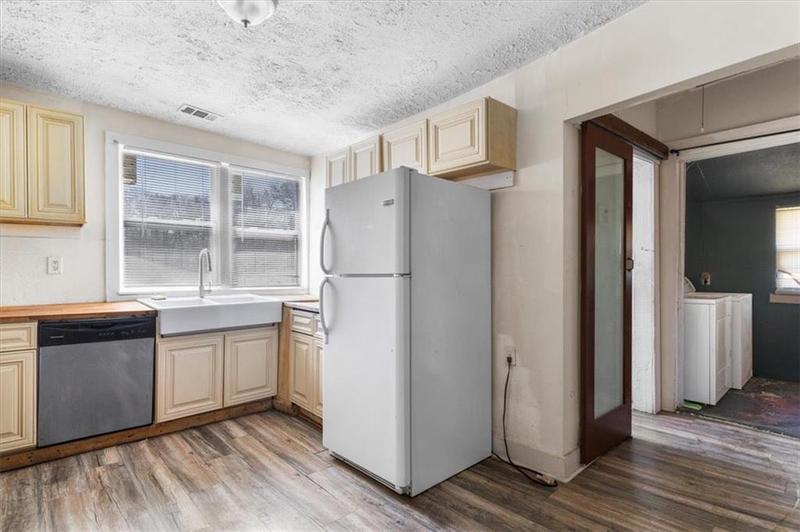 Image for property 602 Lake Avenue, Atlanta, GA 30318